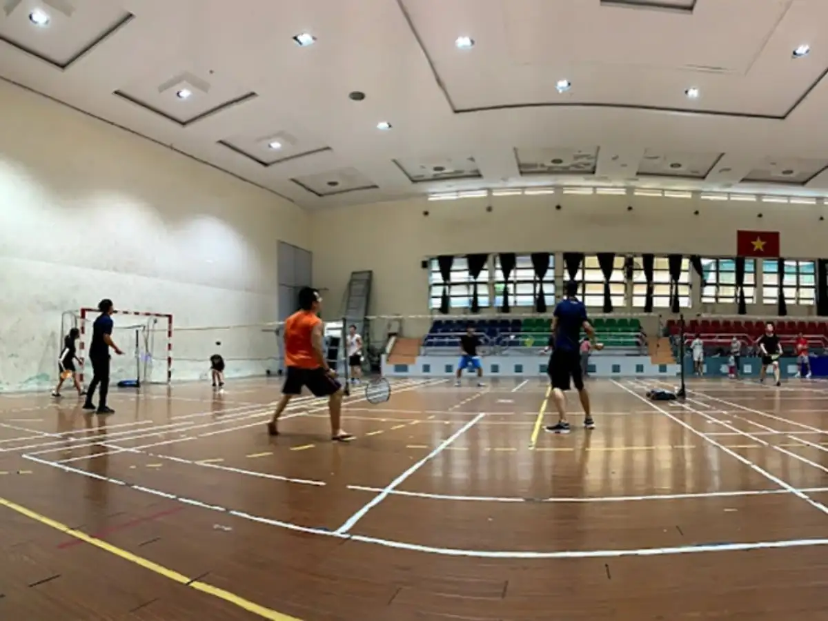 Sân Phan Đăng Lưu nằm ở vị trí khá trung tâm, dễ tìm