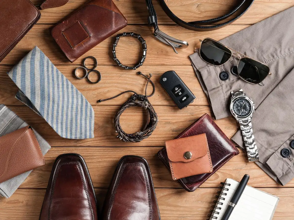 Một outfit đẹp luôn cần sự hỗ trợ hài hòa từ giày và phụ kiện