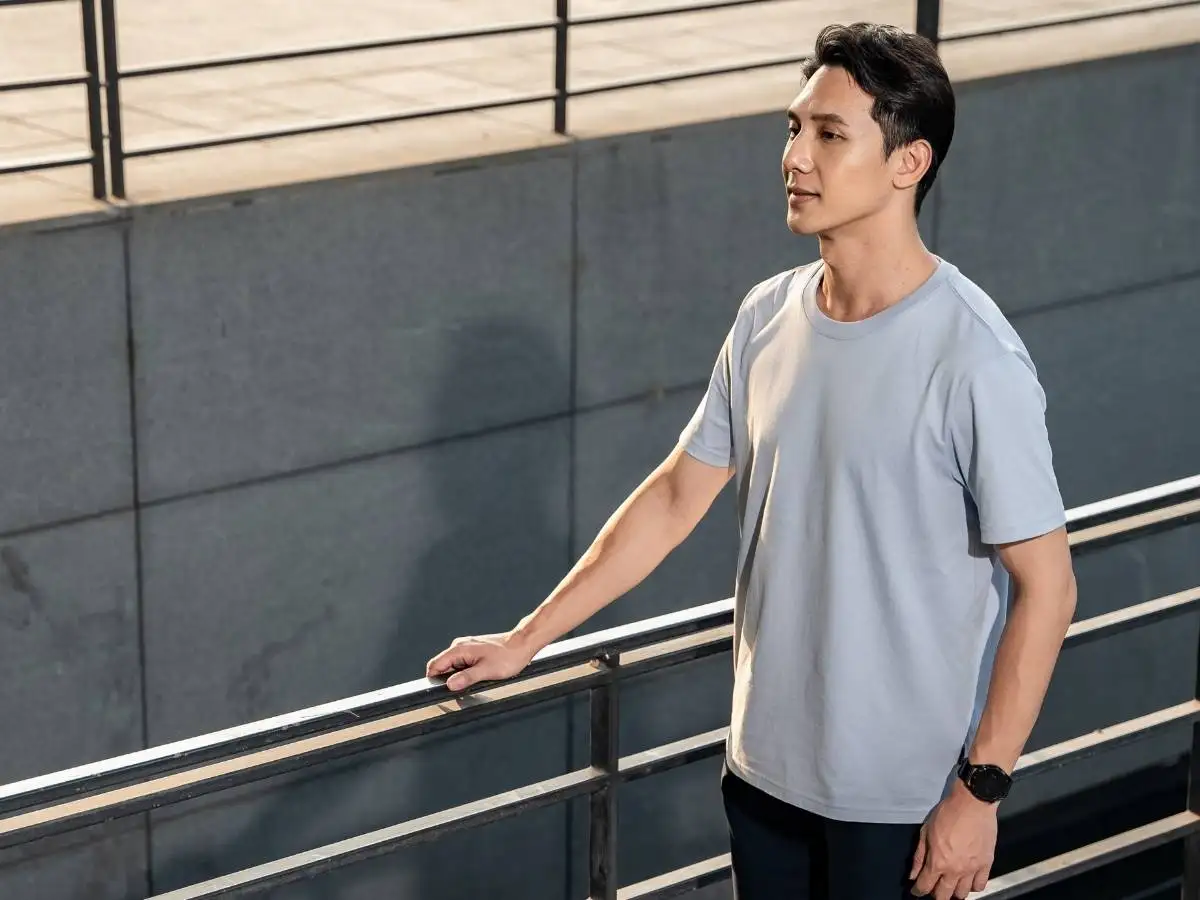 Áo thun nam Coolmate làm đa dạng phong cách tủ đồ của bạn