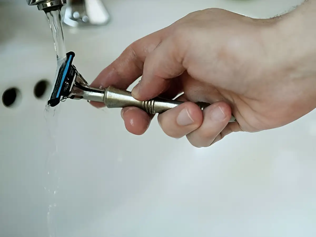 Vệ sinh và bảo quản đúng cách ảnh hưởng trực tiếp đến độ sắc bén và tuổi thọ của lưỡi dao