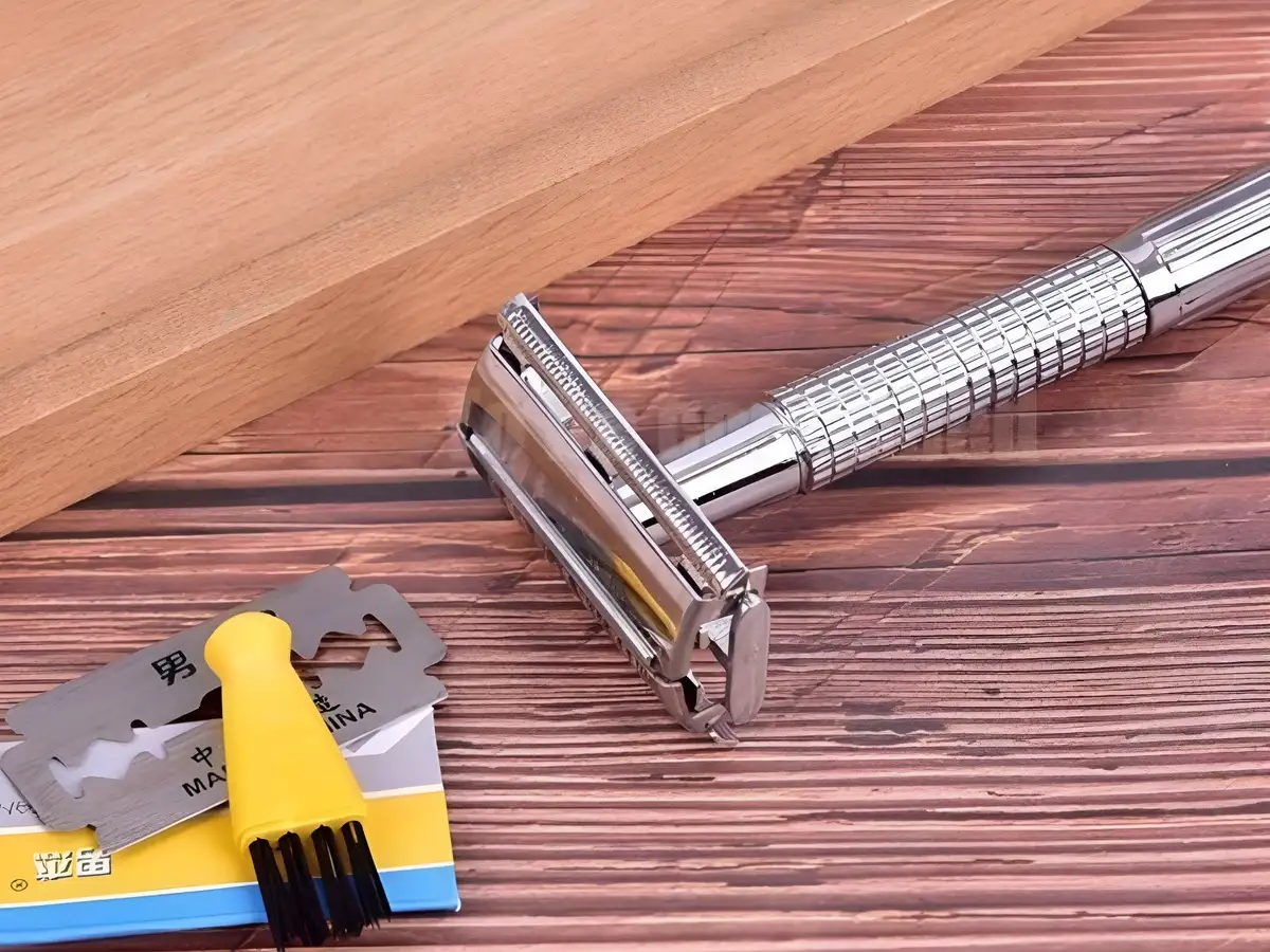 Khi lưỡi dao xuất hiện các dấu hiệu như gỉ sét, mẻ cạnh hoặc bong tróc dải bôi trơn, đó là lúc bạn nên thay dao mới