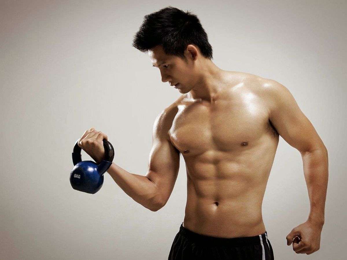 Lưu ý kiểm soát trọng lượng và tốc độ hạ tạ