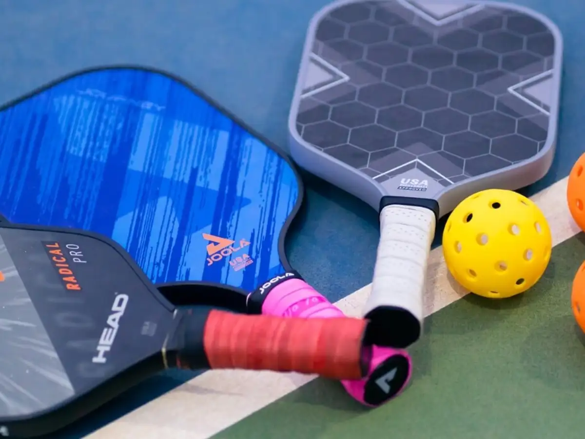 Chú ý đến giá cả khi mua vợt Pickleball chính hãng