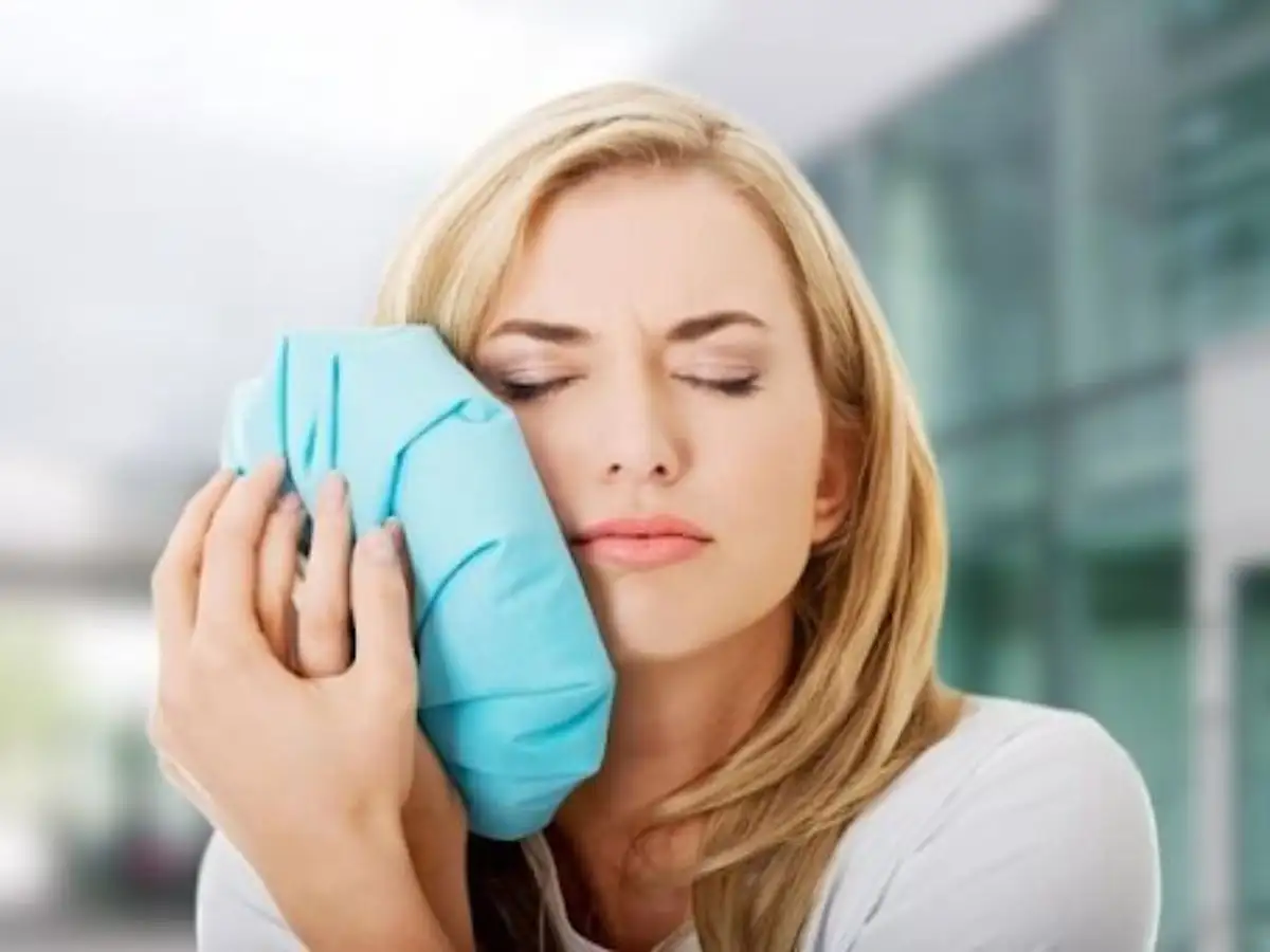 Chườm đá lạnh giảm sưng đỏ mụn viêm