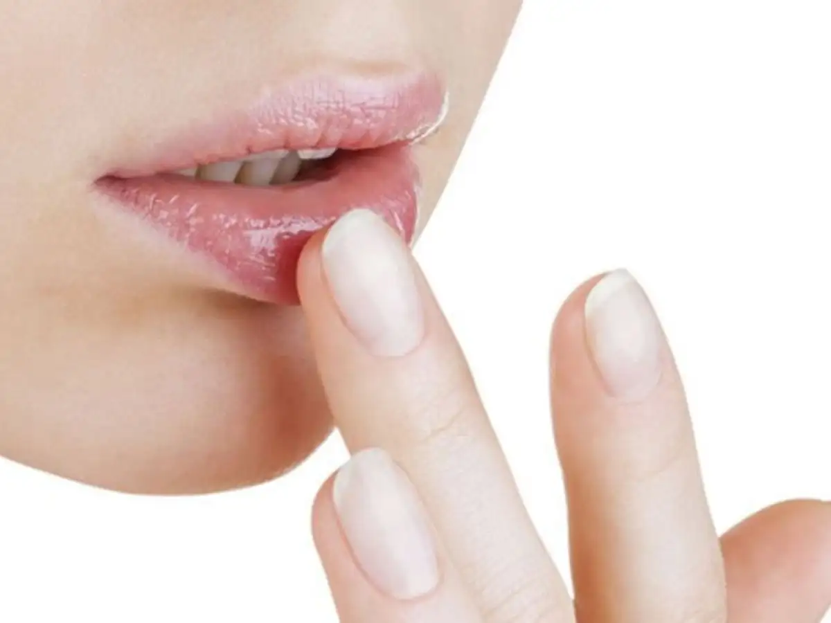 Mặt nạ môi từ gel nha đam
