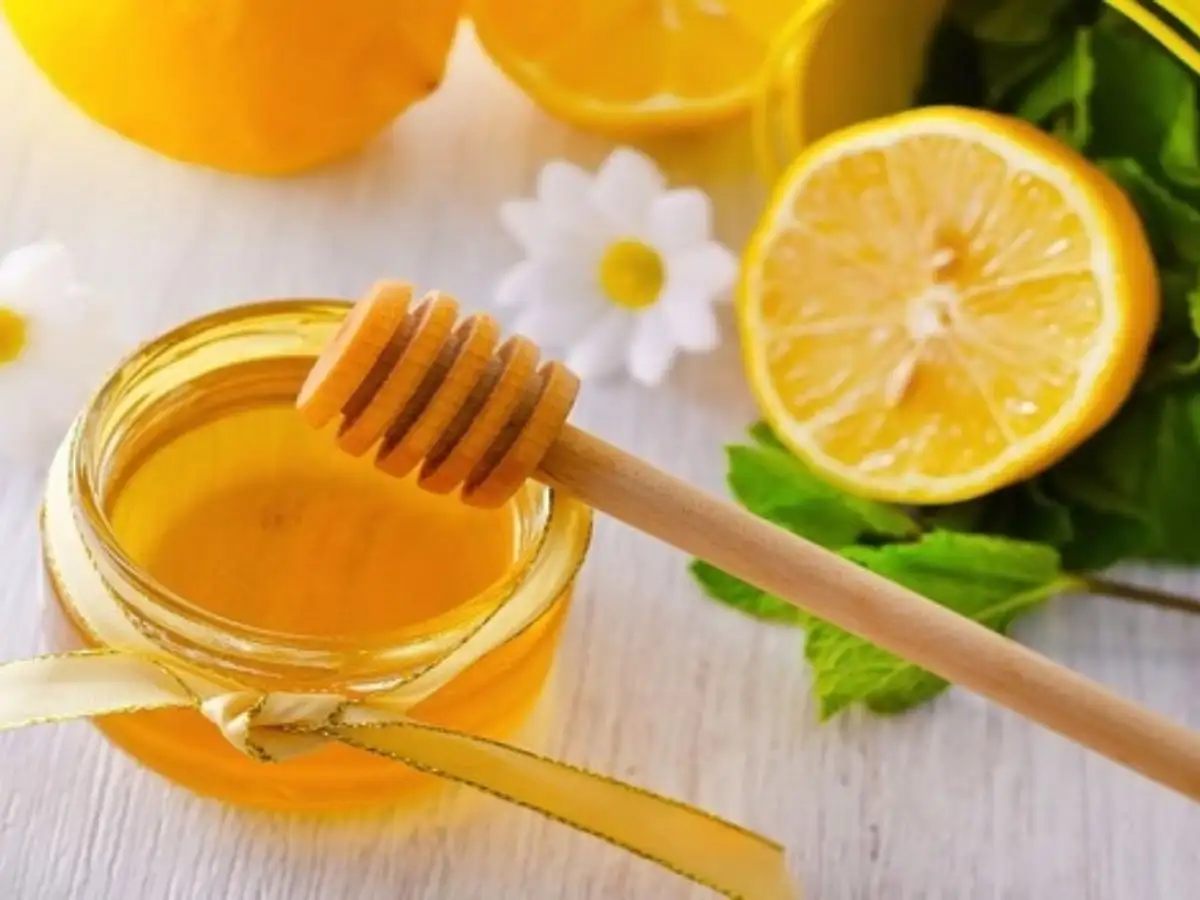 Mặt nạ môi từ mật ong và chanh