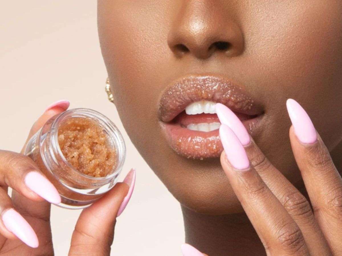 Tẩy tế bào chết cho môi - Bước không thể thiếu