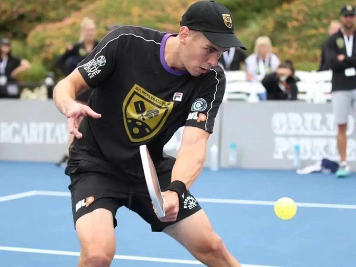 Động tác kết thúc của Cú Backhand một tay