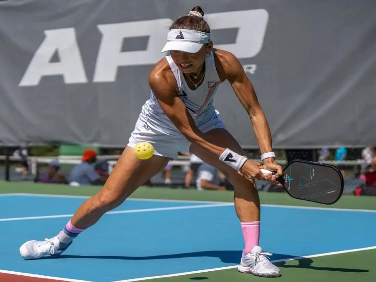 Kỹ thuật Backhand hai tay