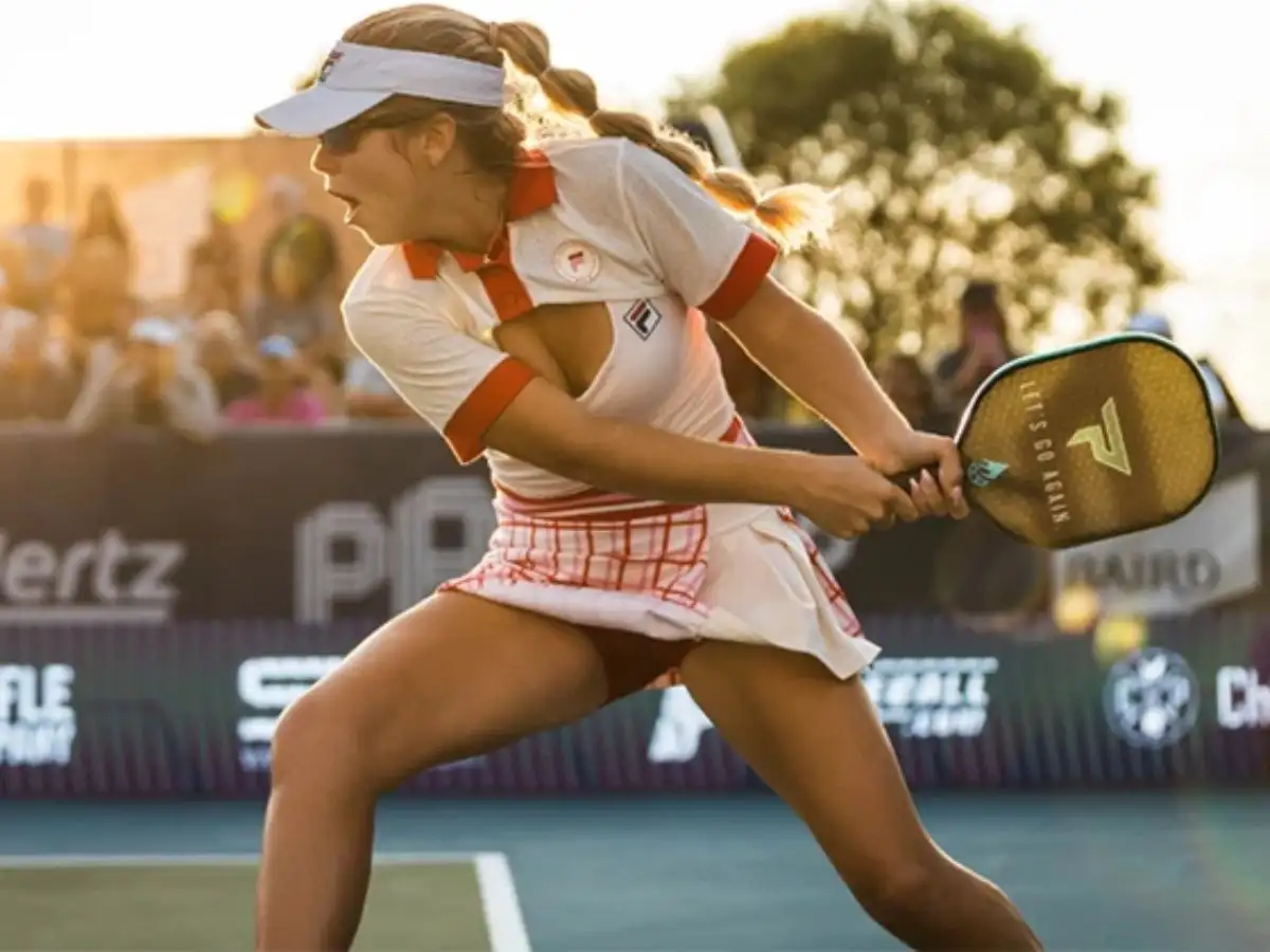 Động tác kết thúc cú Backhand hai tay