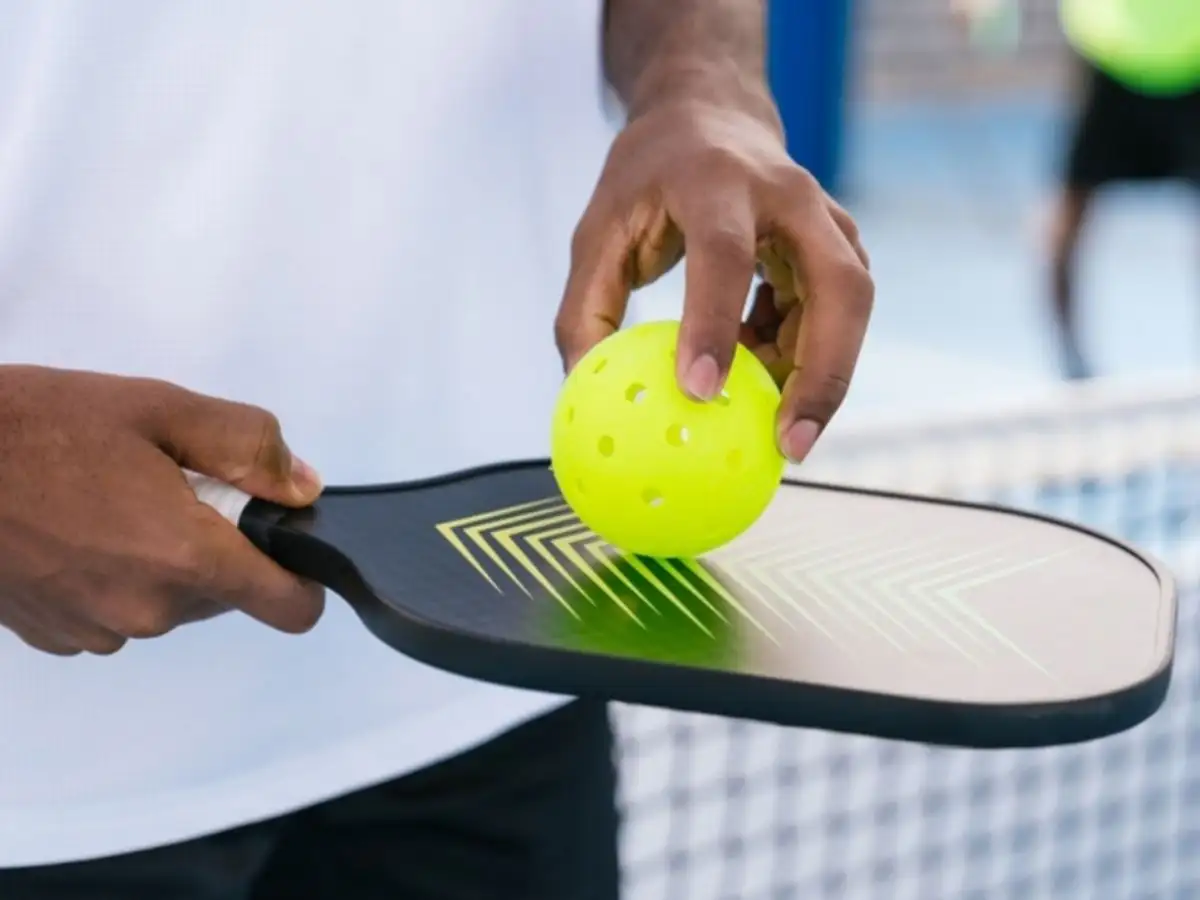Chọn bóng pickleball có độ nảy phù hợp