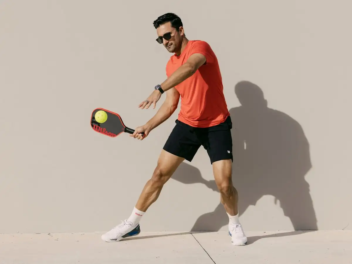 Chọn bóng pickleball phù hợp trình độ người chơi