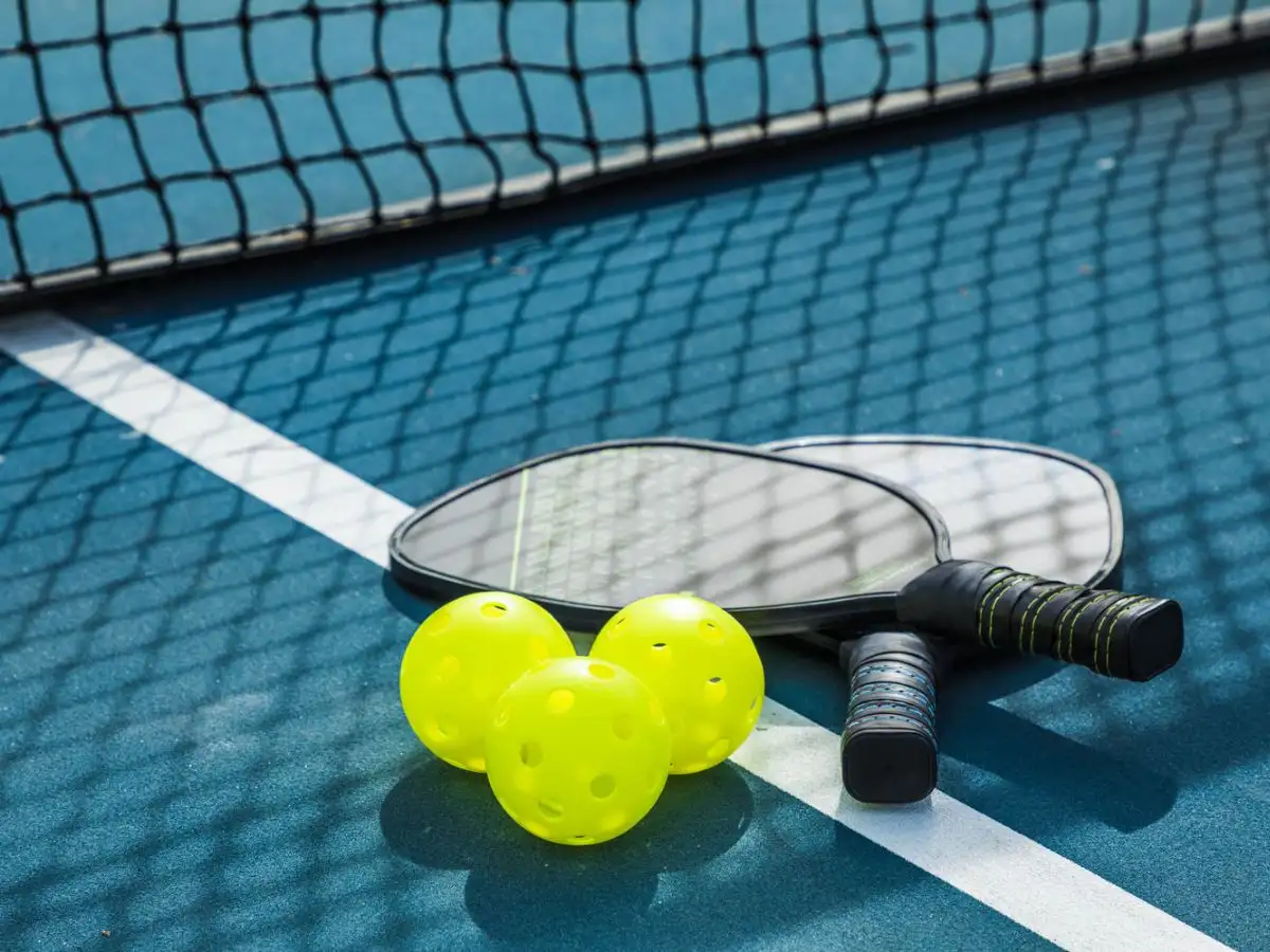 Xác định sân chơi để chọn bóng pickleball phù hợp