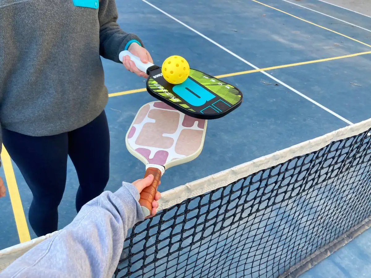 Lựa chọn bóng pickleball theo độ bền