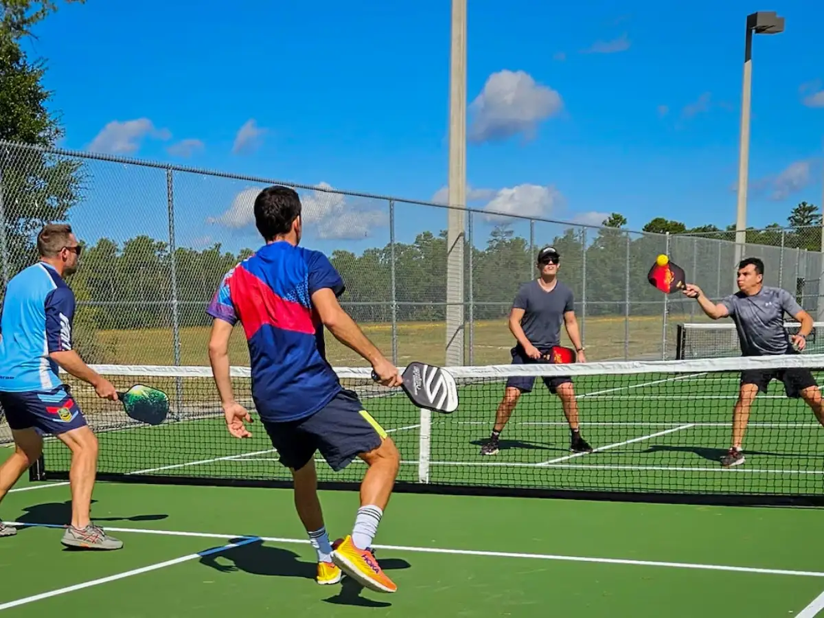 Sự khác biệt giữa cú Slice với cú Chop trong Pickleball 
