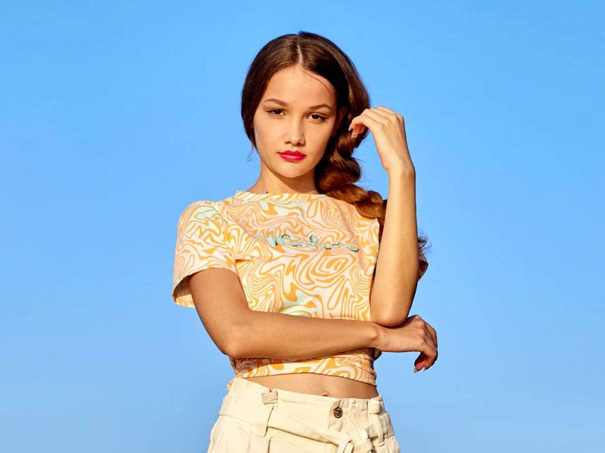 Gợi ý áo croptop cho dáng đồng hồ cát