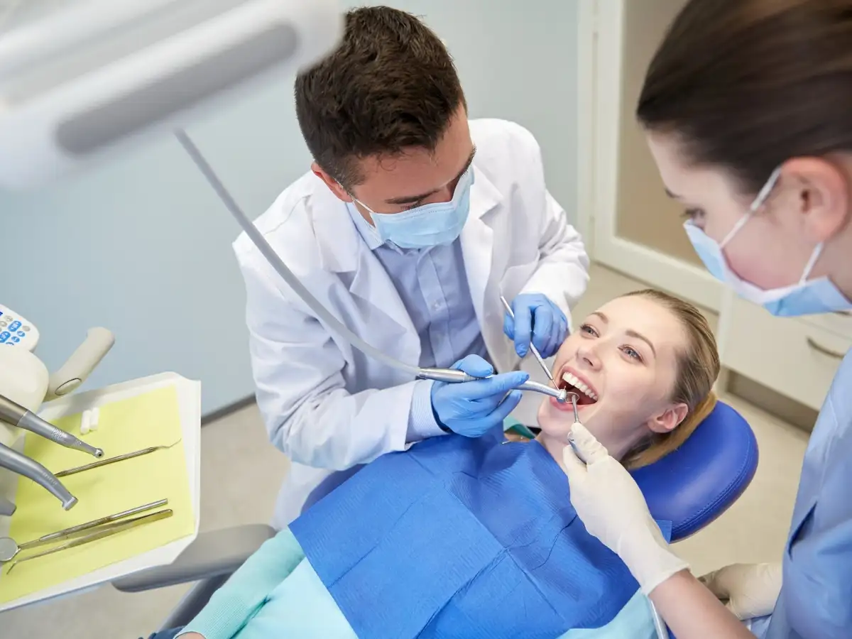 Các loại đá đính răng có độ sáng đẹp, minh bạch và an toàn