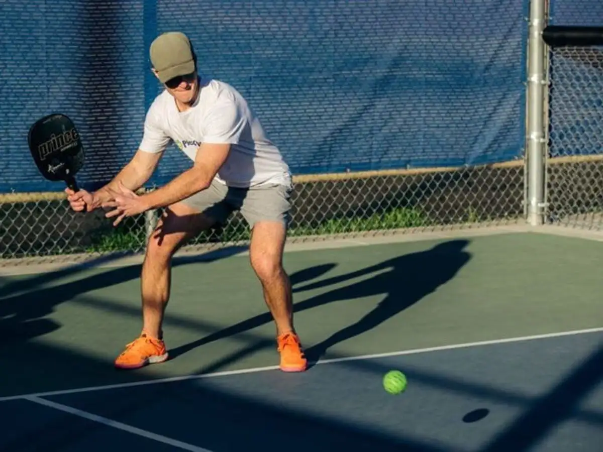 Cách cầm vợt đúng khi chơi Pickleball