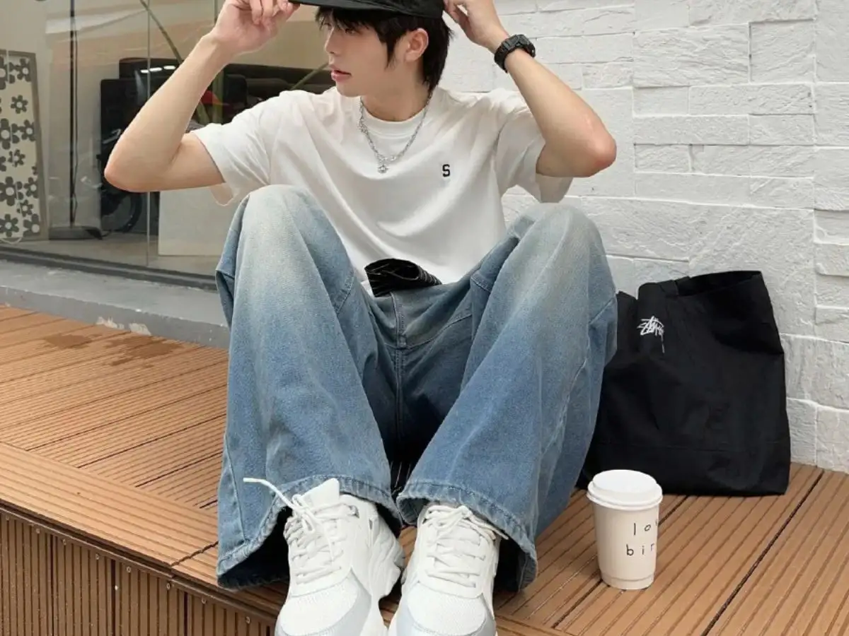 Phối đồ cùng chunky sneaker tạo nên sự năng động và cá tính