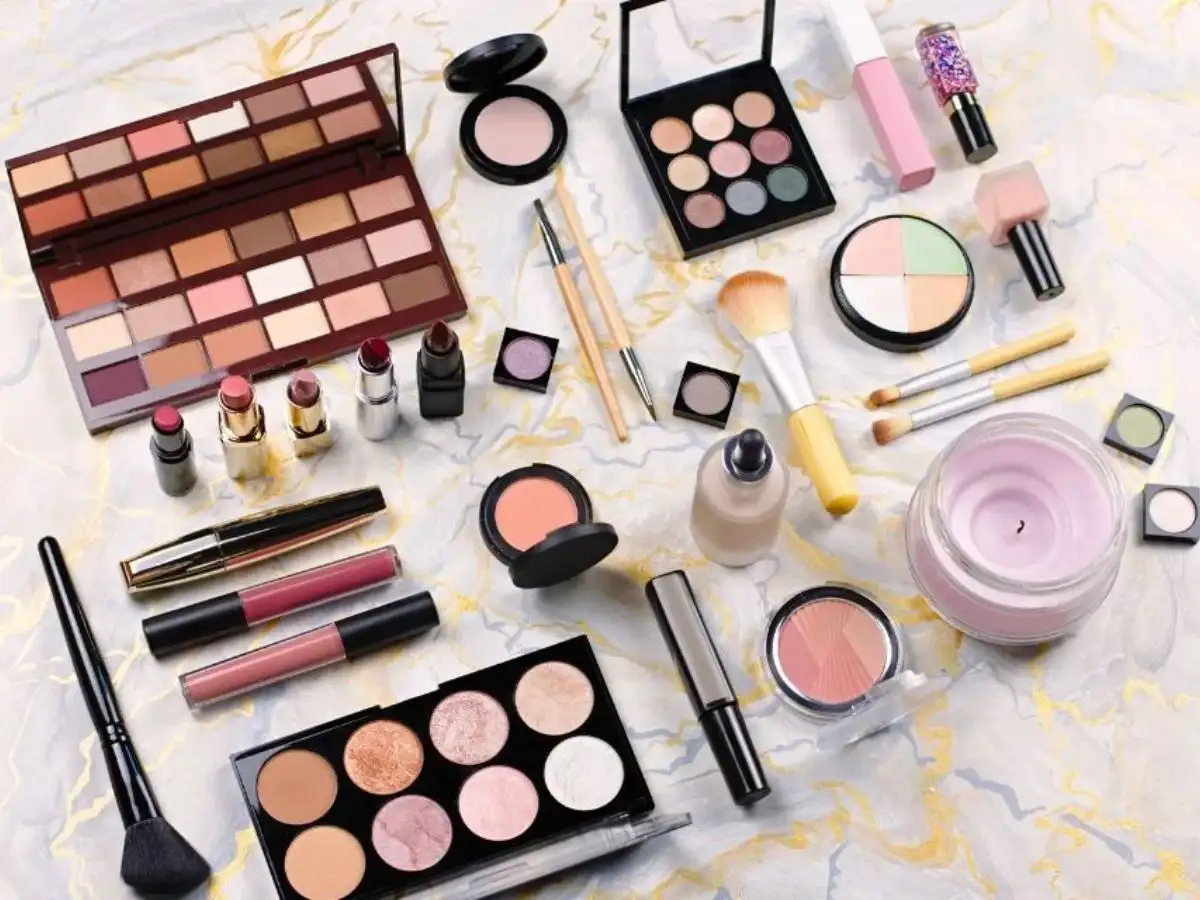 Những sản phẩm makeup mắt cần thiết