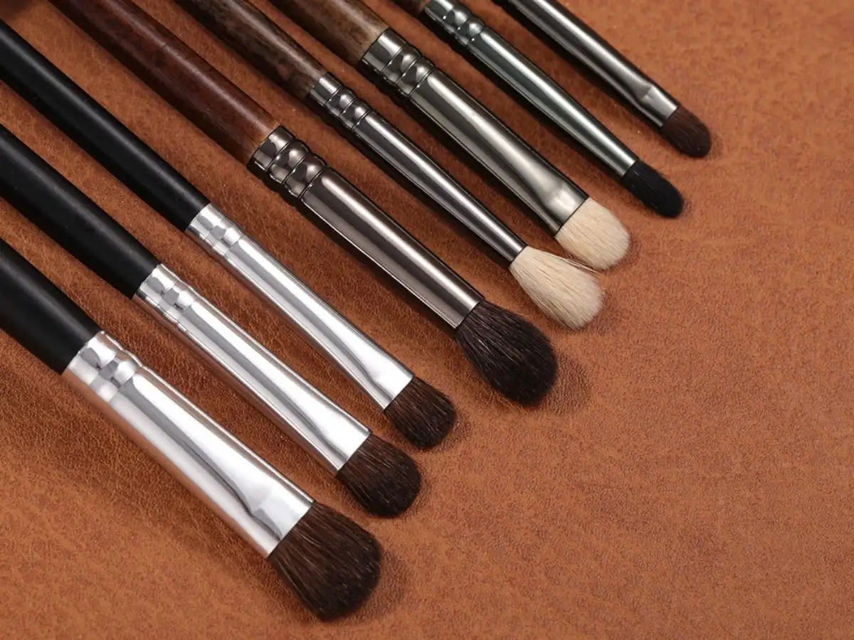 Dụng cụ makeup mắt cần thiết