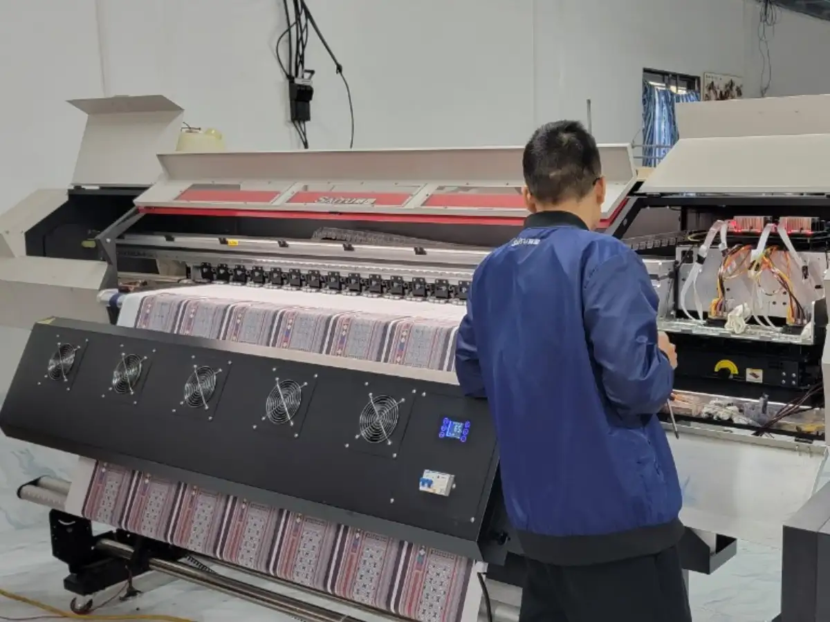 Phương pháp in chuyển nhiệt được thực hiện trên vải 