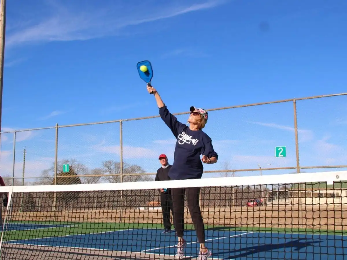 Cú Smash mạnh mẽ trong Pickleball