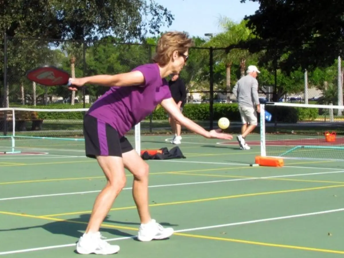 Cú giao bóng hợp lệ trong Pickleball