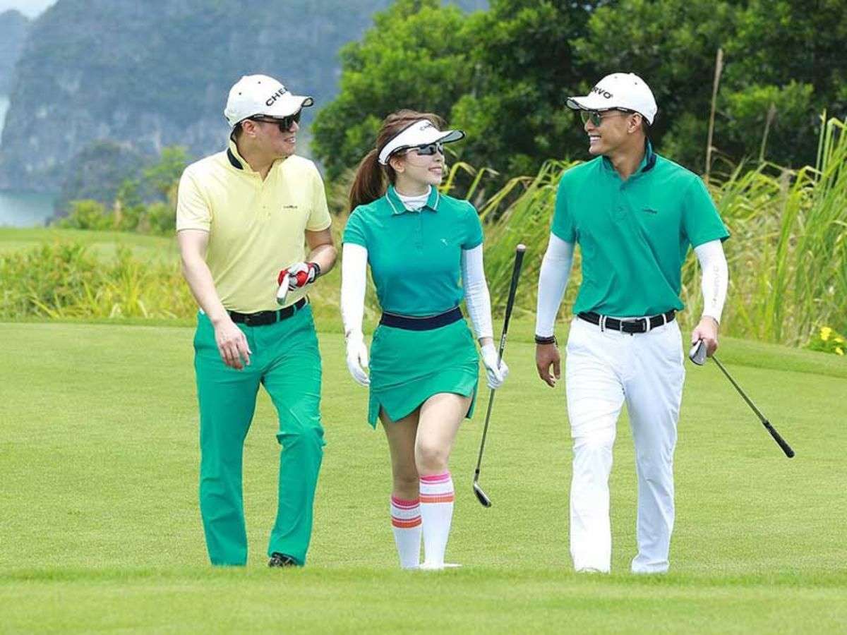 Golf yêu cầu cả phong độ chơi và cách ăn mặc đúng mực để thể hiện sự chuyên nghiệp