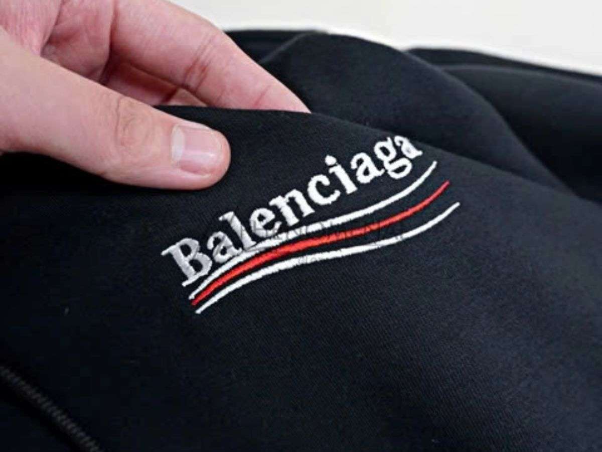 Chất liệu cao cấp chính là lý do khiến mỗi chiếc hoodie Balenciaga trở nên khác biệt