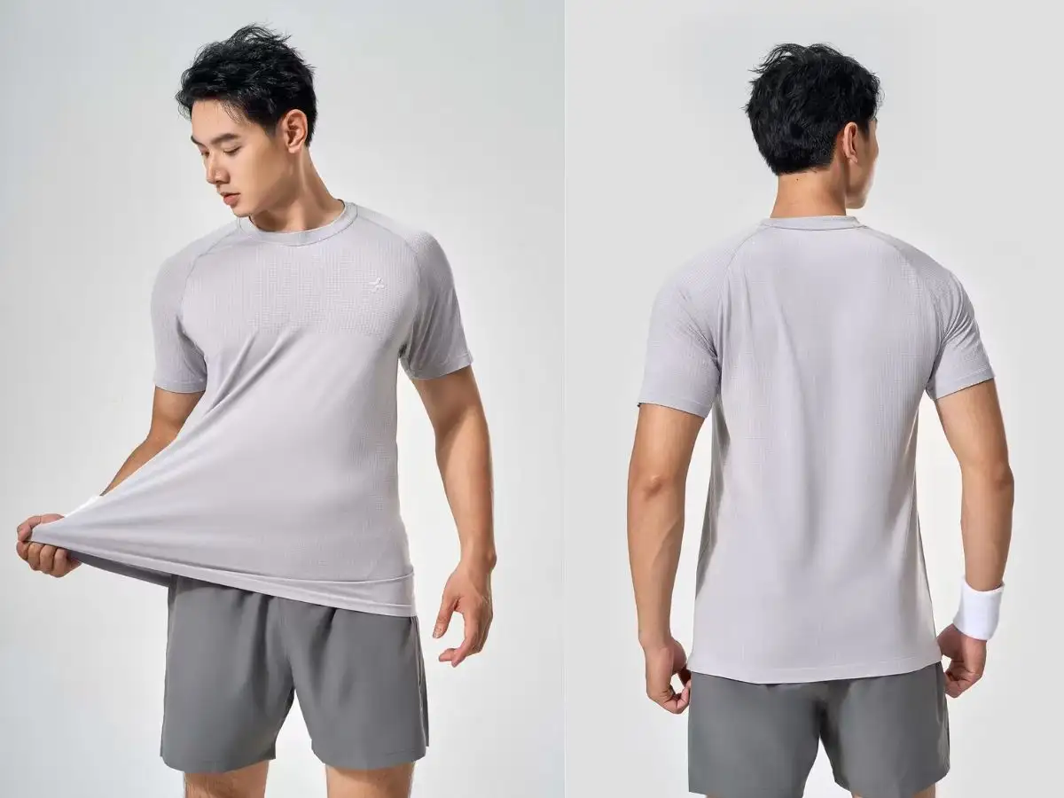 Áo thun kết hợp quần short là combo quốc dân mỗi dịp hè