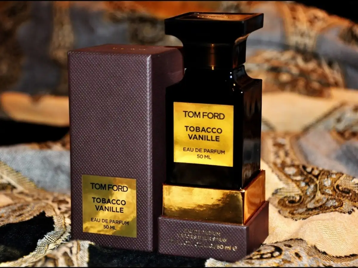 Chai nước hoa Tom Ford Tobacco Vanille với thiết kế sang trọng