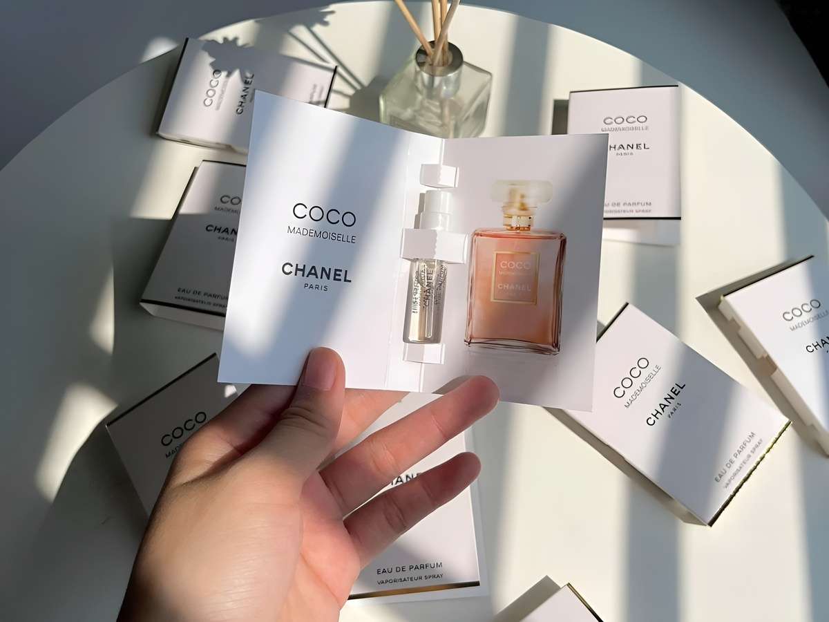 Vial cho bạn cơ hội cảm nhận mùi hương trên chính cơ thể mình trong điều kiện sinh hoạt bình thường