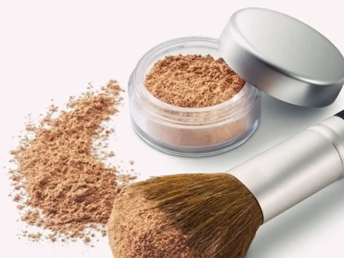 Phấn phủ dạng bột có kết cấu hạt phấn siêu mịn, tơi xốp
