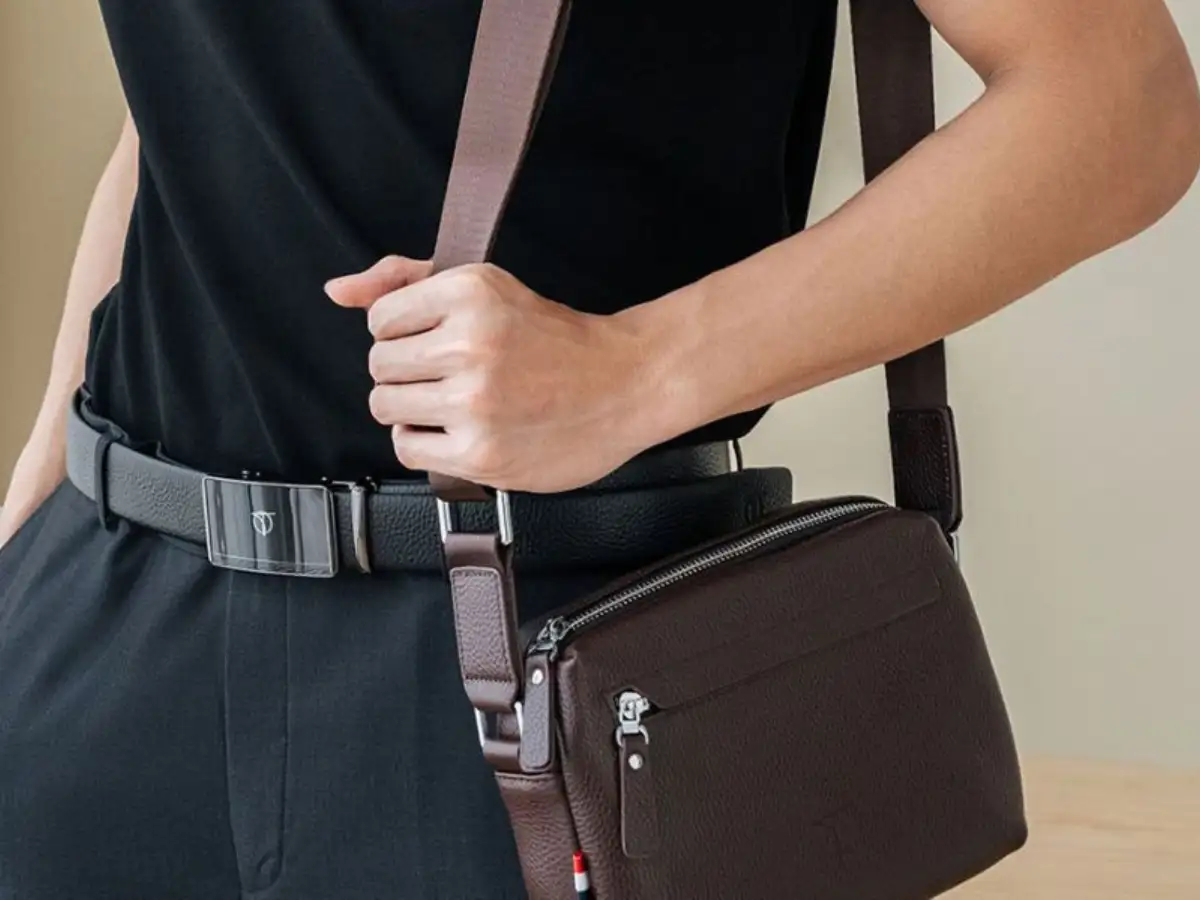 Phối màu sắc thắt lưng đồng bộ với màu sắc phụ kiện khác