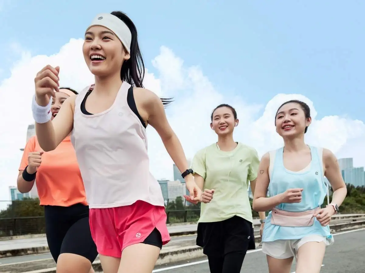 Quần áo chạy bộ nữ Coolmate sải bước cùng bạn trên mọi chặng đường