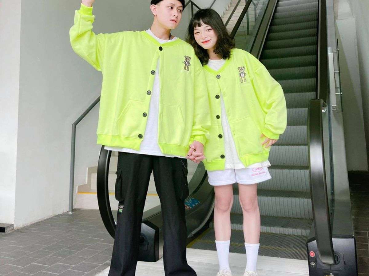 Ar Mous nổi bật với hình ảnh chú gấu Teddy đáng yêu, mang đến phong cách thời trang trẻ trung