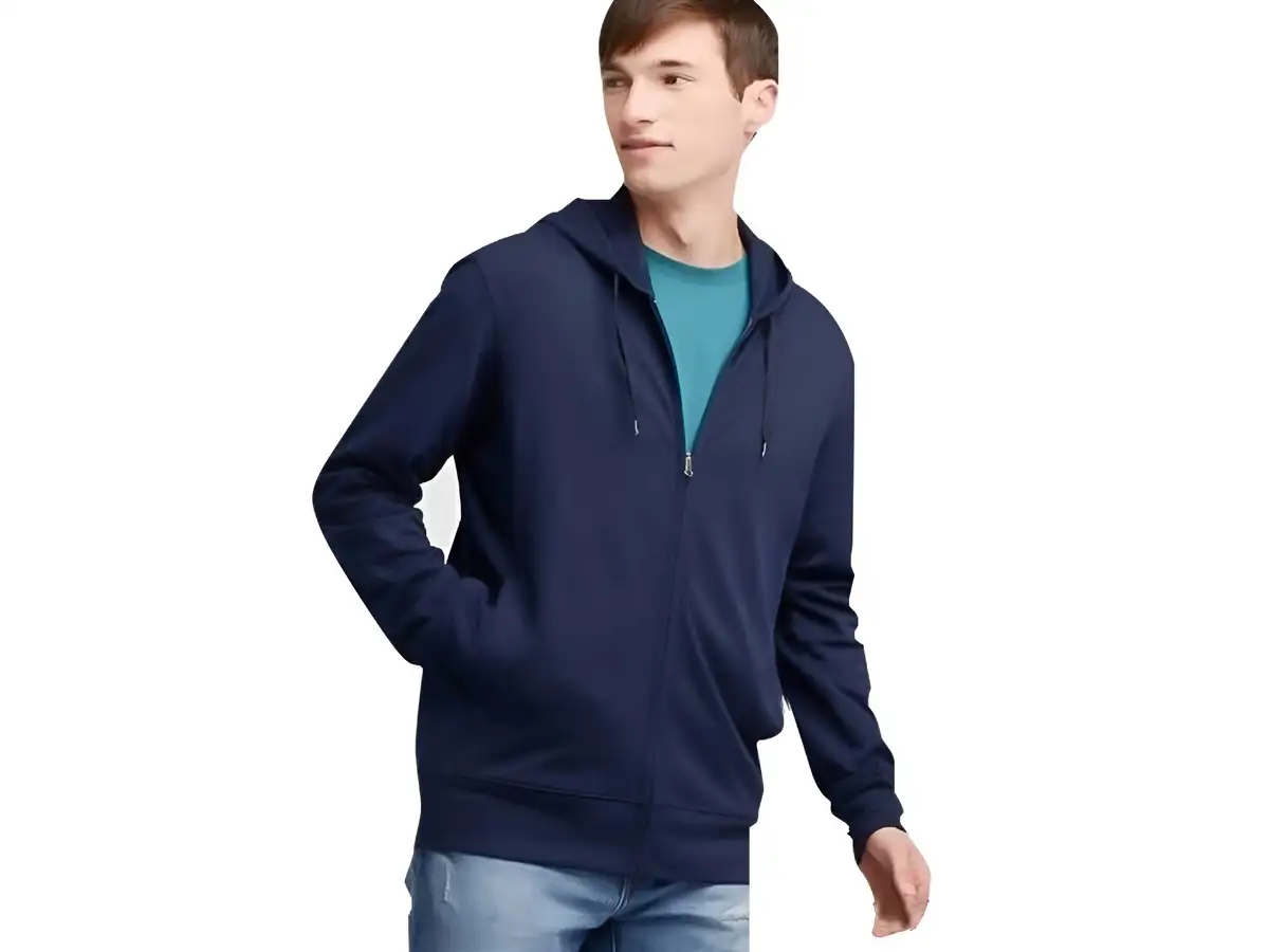 Uniqlo là thương hiệu Nhật Bản được nhiều anh em tin tưởng, đặc biệt với dòng áo chống nắng UV Cut nổi bật