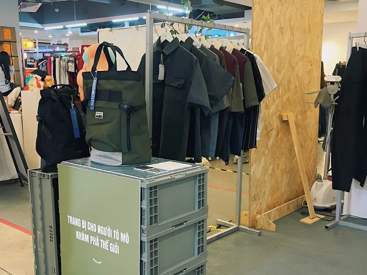 The Collectors là local brand Sài Gòn theo đuổi phong cách basic năng động và tinh tế