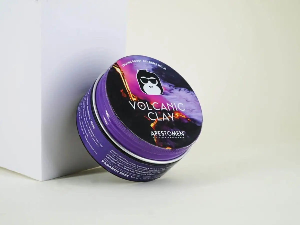 Volcanic Clay có chất sáp đặc, khô, dễ tan khi xoa và không gây rít