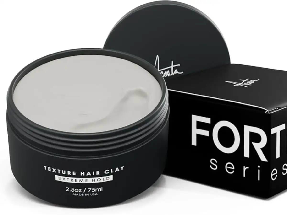 Forte Series Texture Clay có chất sáp xám nhạt, khá khô và đặc, tương tự Volcanic Clay