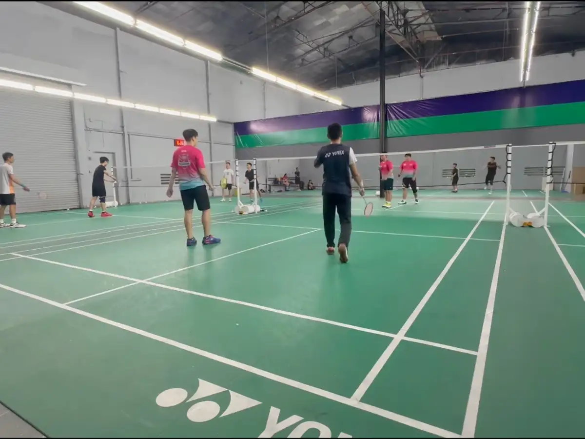 Sân cầu lông Toàn Võ có một cộng đồng người chơi khá ổn định và thân thiện