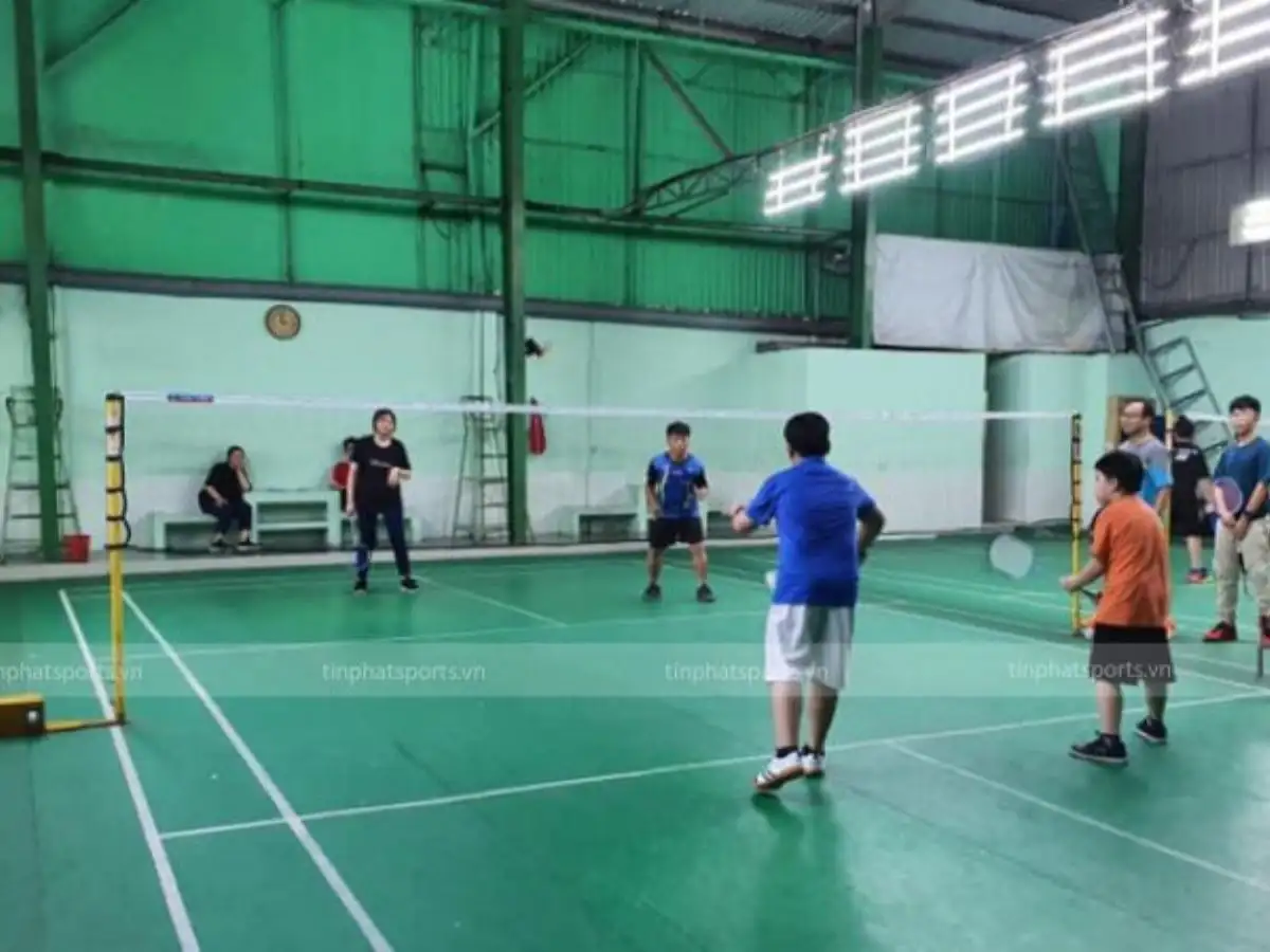 Sân cầu lông Hoàng Thiên