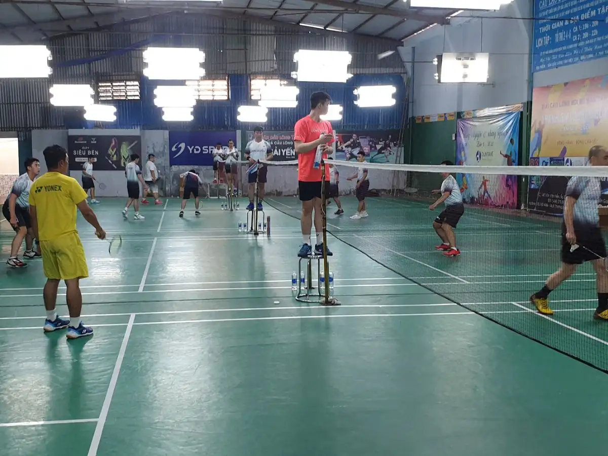Sân cầu lông Tân Việt