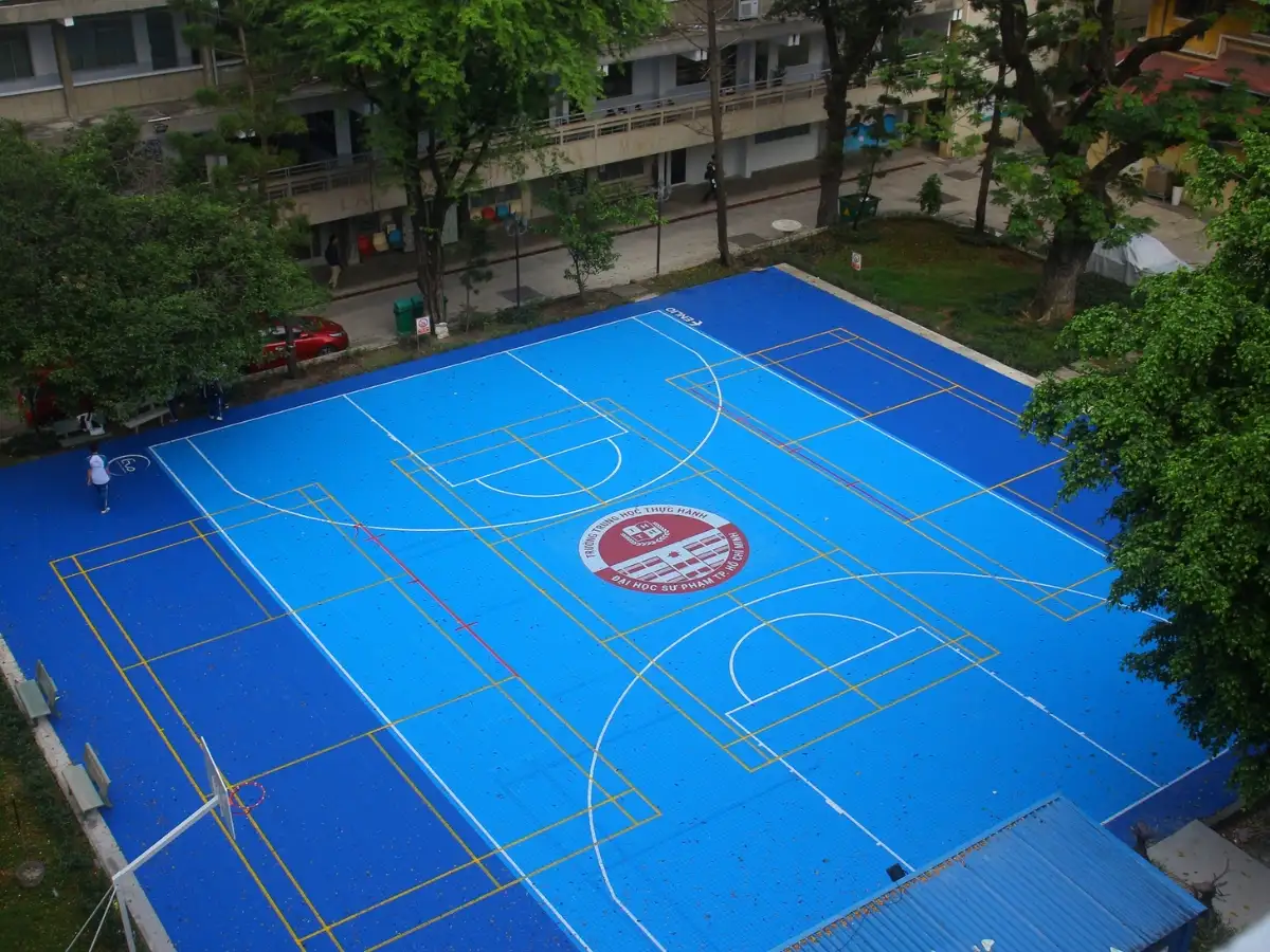Sân trường TH Thực hành Đại học Sư phạm TP.HCM quận 5