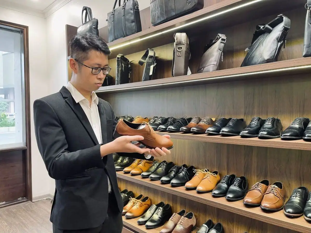 Giá giày tây nam da thật tại TP.HCM khá đa dạng