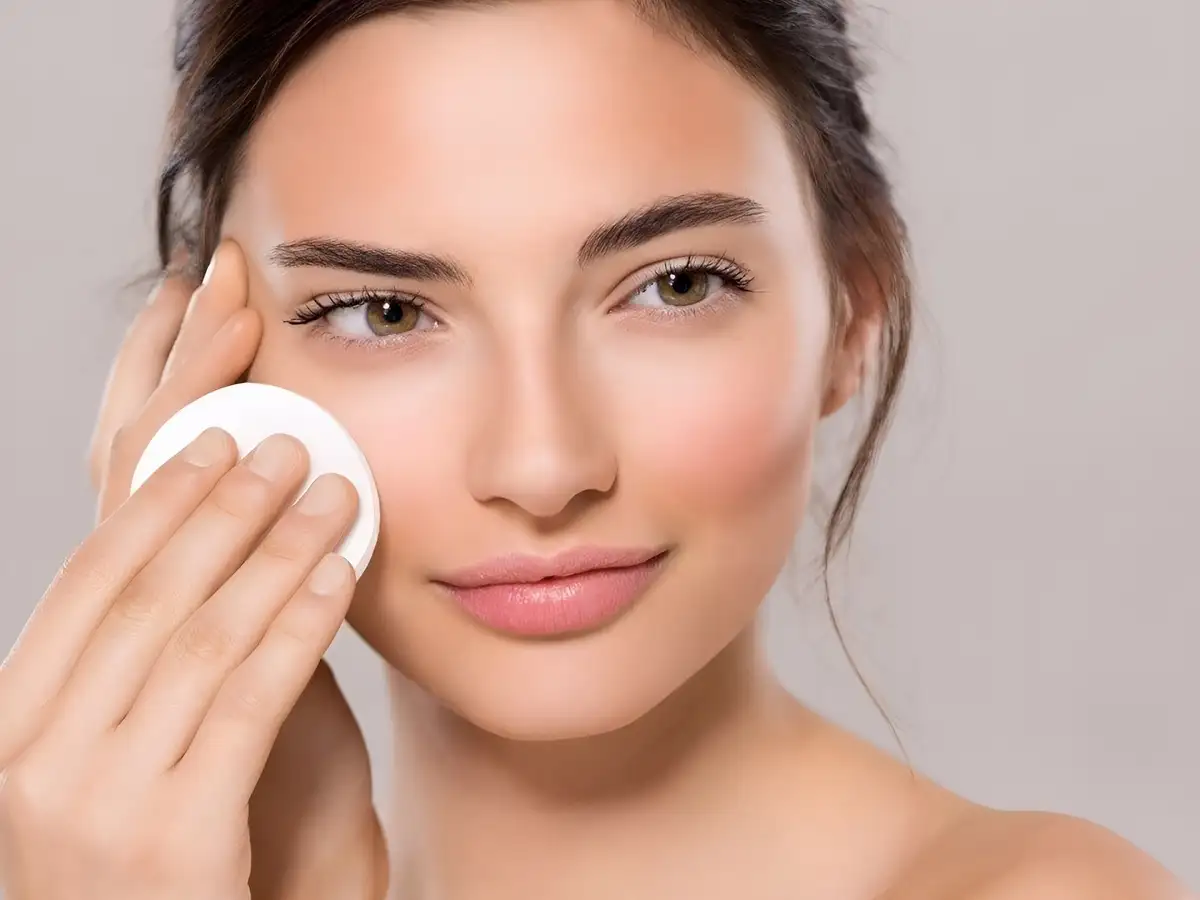 Tẩy tế bào chết là bước không thể thiếu giúp loại bỏ lớp sừng già cỗi
