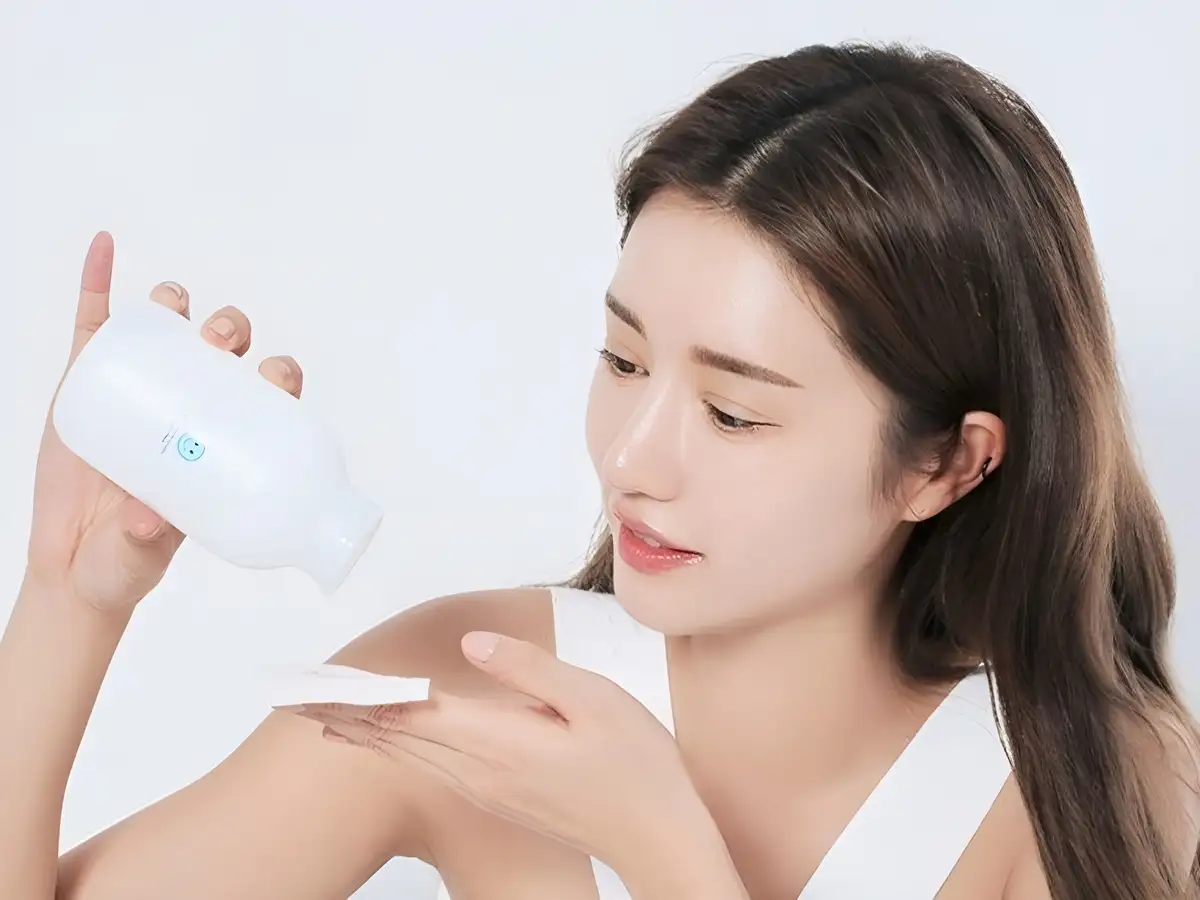 Toner hoặc lotion sẽ giúp cân bằng lại độ pH tự nhiên của da và cung cấp độ ẩm nền tức thì