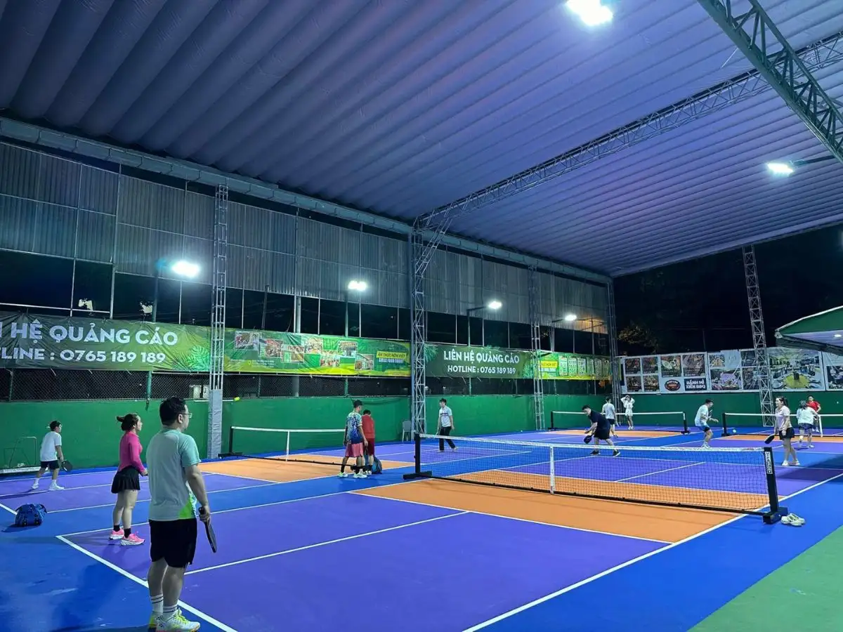 Sân Vườn Ngọc Lan có quy mô khá lớn với khoảng 7 sân