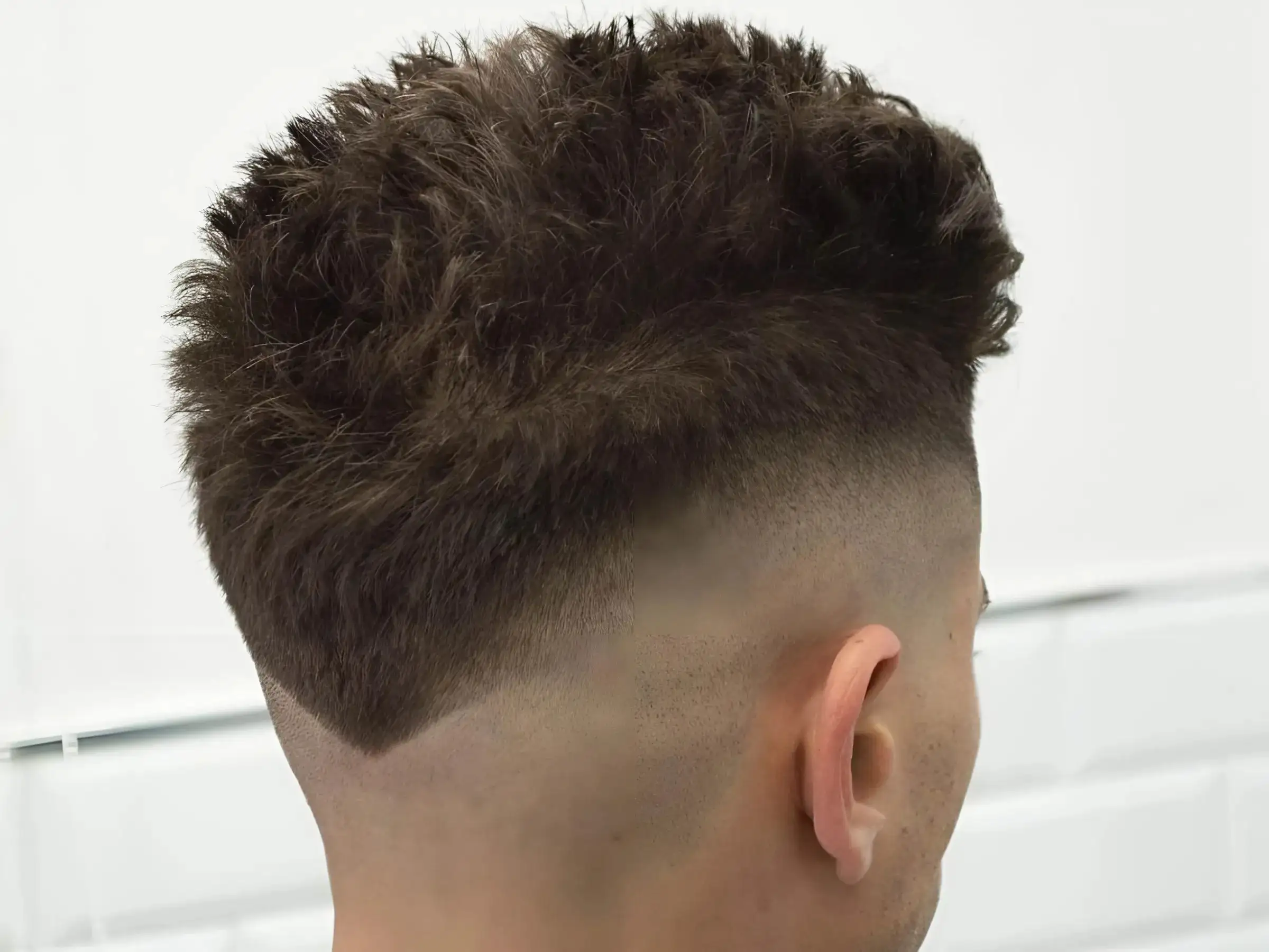 Kiểu tóc Mohican gáy nhọn/đuôi dài